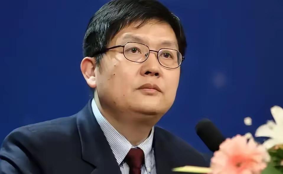 中国政府呼吁谨慎前往日本，然而复旦大学的冯玮却在此时，高调推荐中国学生去日本，并