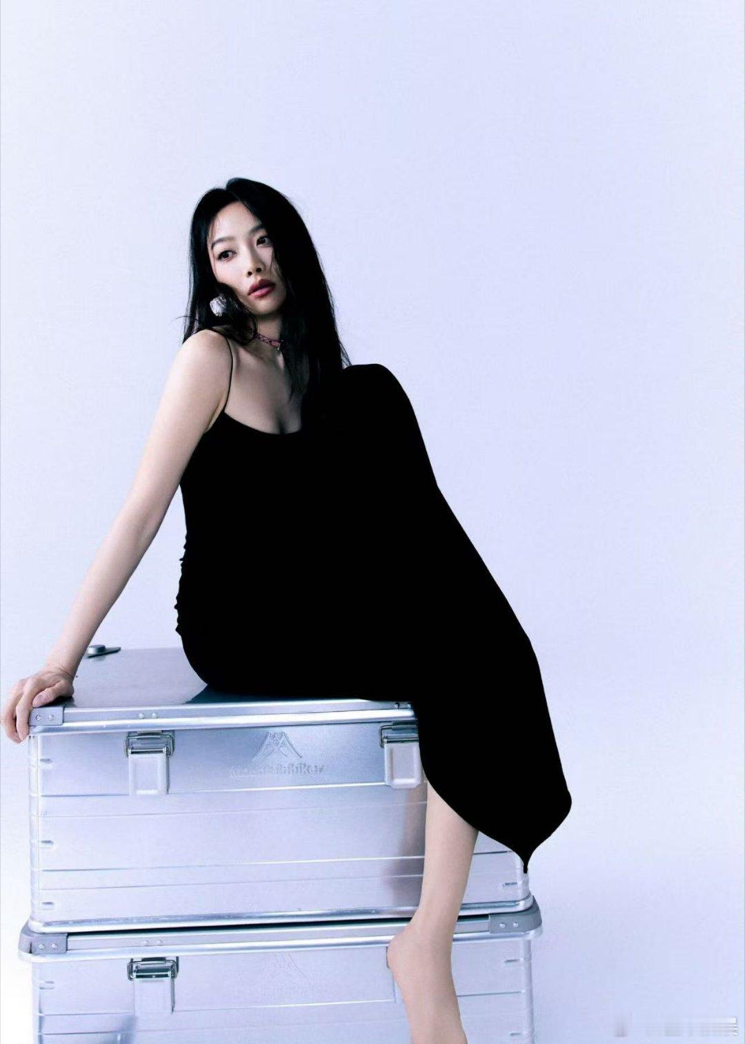 宋茜黑裙宋茜扣动扳机宋茜黑裙，美，美得毫不费力​​​