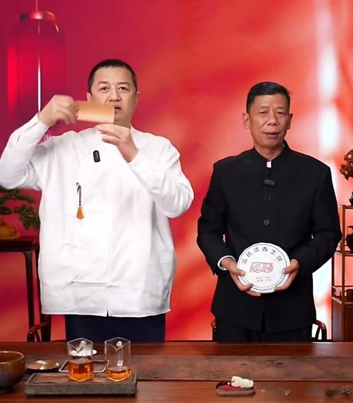 李亚鹏严正声明：平台有冒充者出现。冒充者的特征一：只有李亚鹏的声音没有他出现的