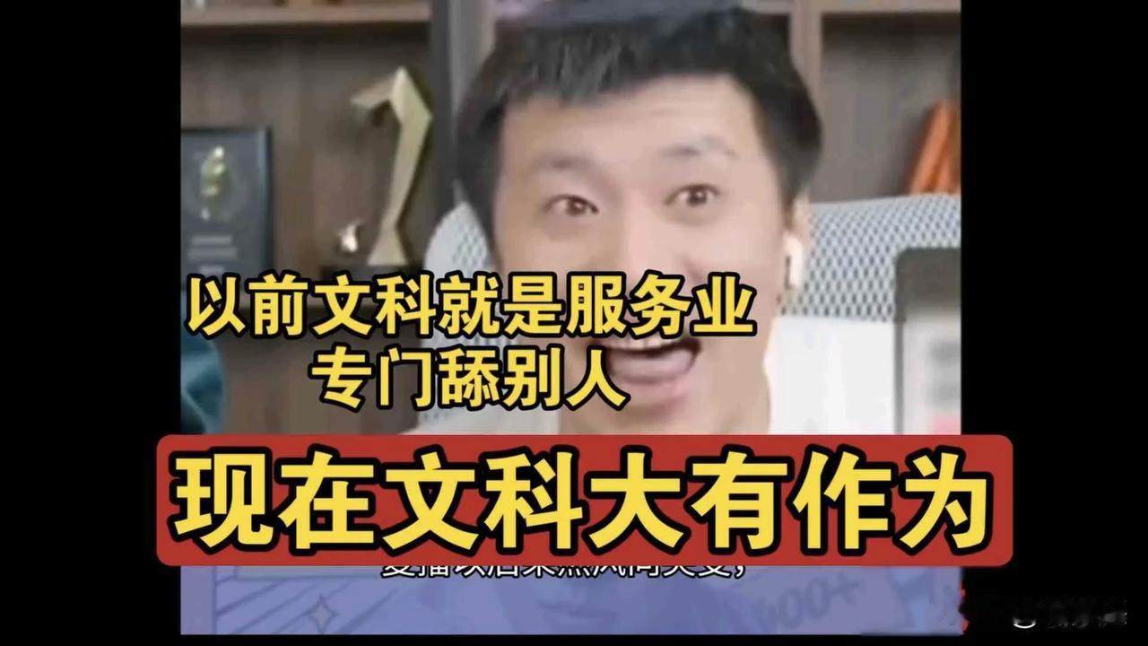 张雪峰复播了,话术变了,焦虑没走他回来了,直播间里四万人盯着,书卖得比谁都快