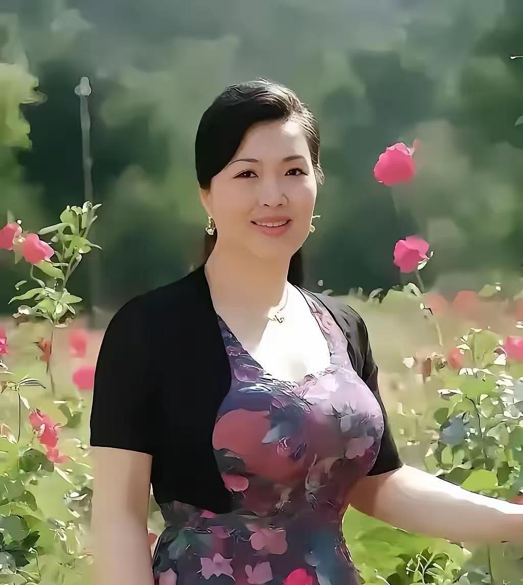 塞鸿秋·为女远嫁赴他乡带孙女儿远嫁添新宝，抛家别老伴儿当姥姥。行囊暗带乡关