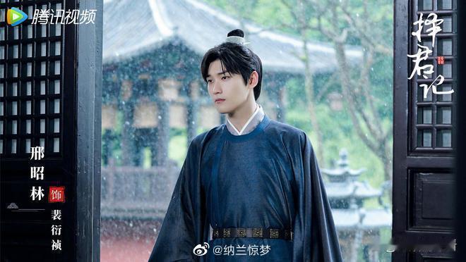 1.鞠婧祎现在不论拍戏、拍商务物料还是走红毯，都会尽量避免露肩膀的衣服，因为她的