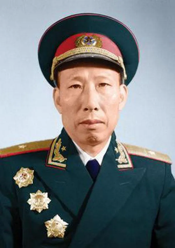 1943年，15名日军被堵在窑洞，拒不投降，哪知八路军区队长曾美不惯着他们，他说