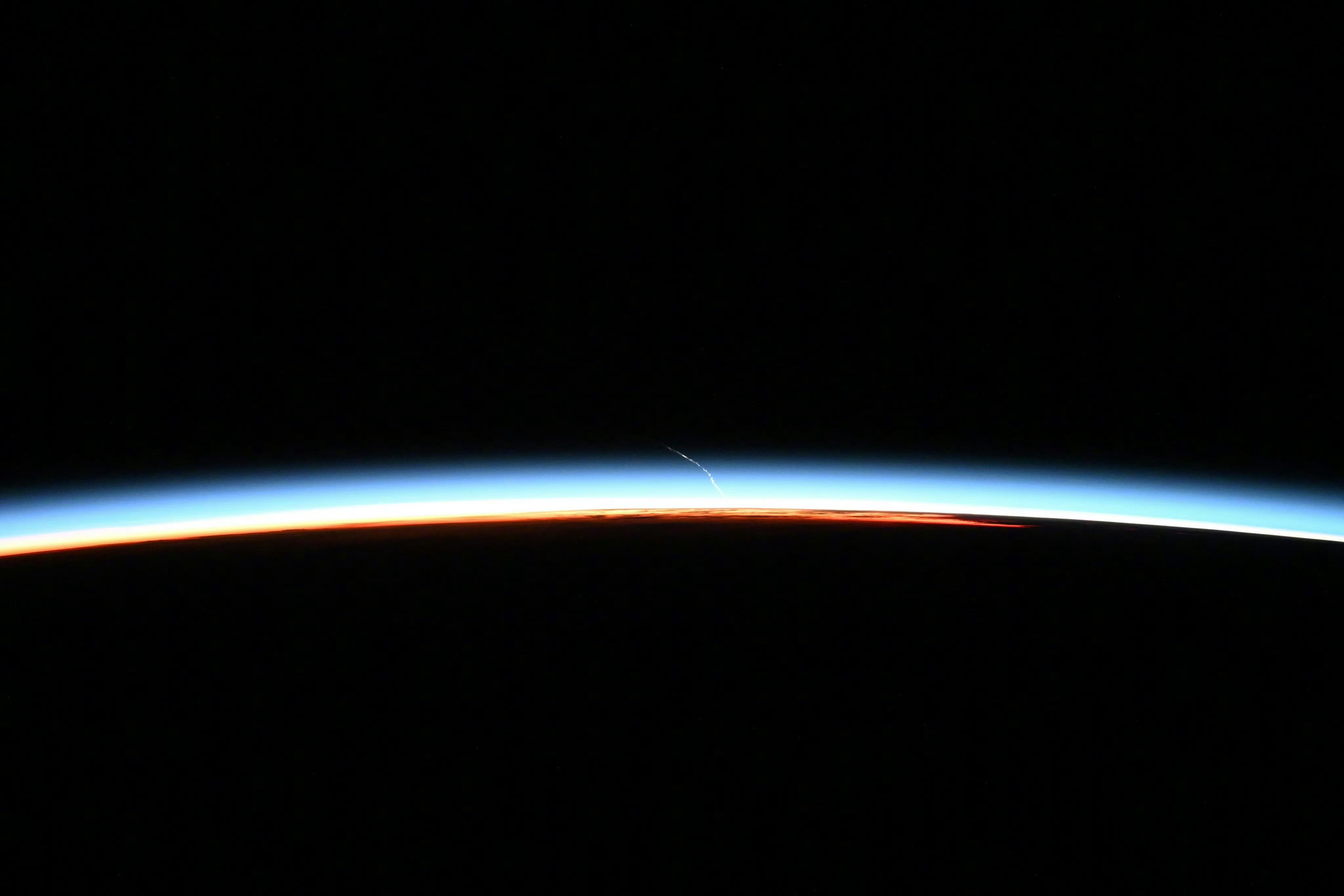 【太空映像航天】国际空间站掠过南非附近上空时，宇航员唐納德·佩蒂特(Dona