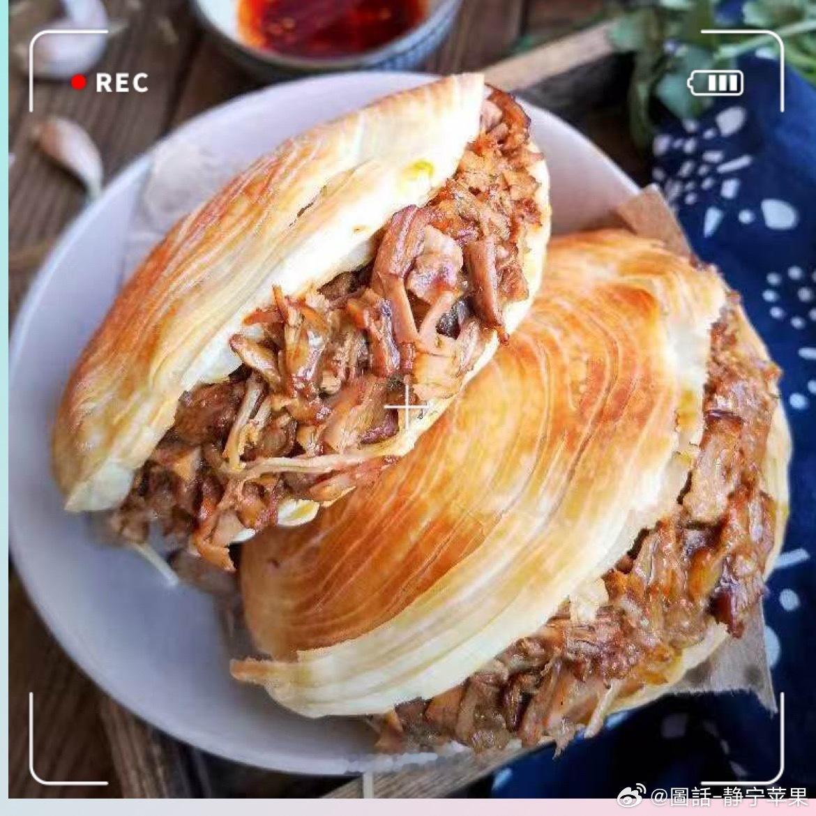 西安到底哪个最好吃西安好吃的很多，肉夹馍是最好吃的之一。​​​
