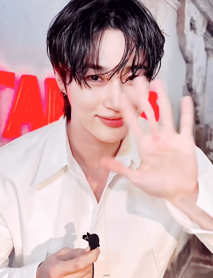 就这样看着边佑锡的漂亮gif～🤩🤩​​​