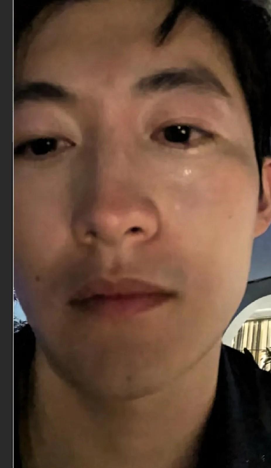 气炸！昨天大连家里，老公辛苦打工一年回家，满心欢喜把四万块血汗钱交到老婆手里，结