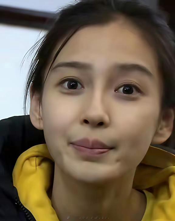 Angelababy早期跑男录制，几乎就是纯素颜，不加修饰的直给的美。​​​