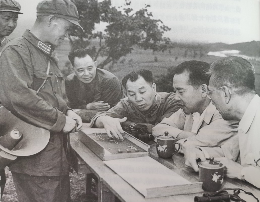 1968年3月，代总参谋长杨成武上将，和北京卫戍区司令员傅崇碧少将一起被免职，谁