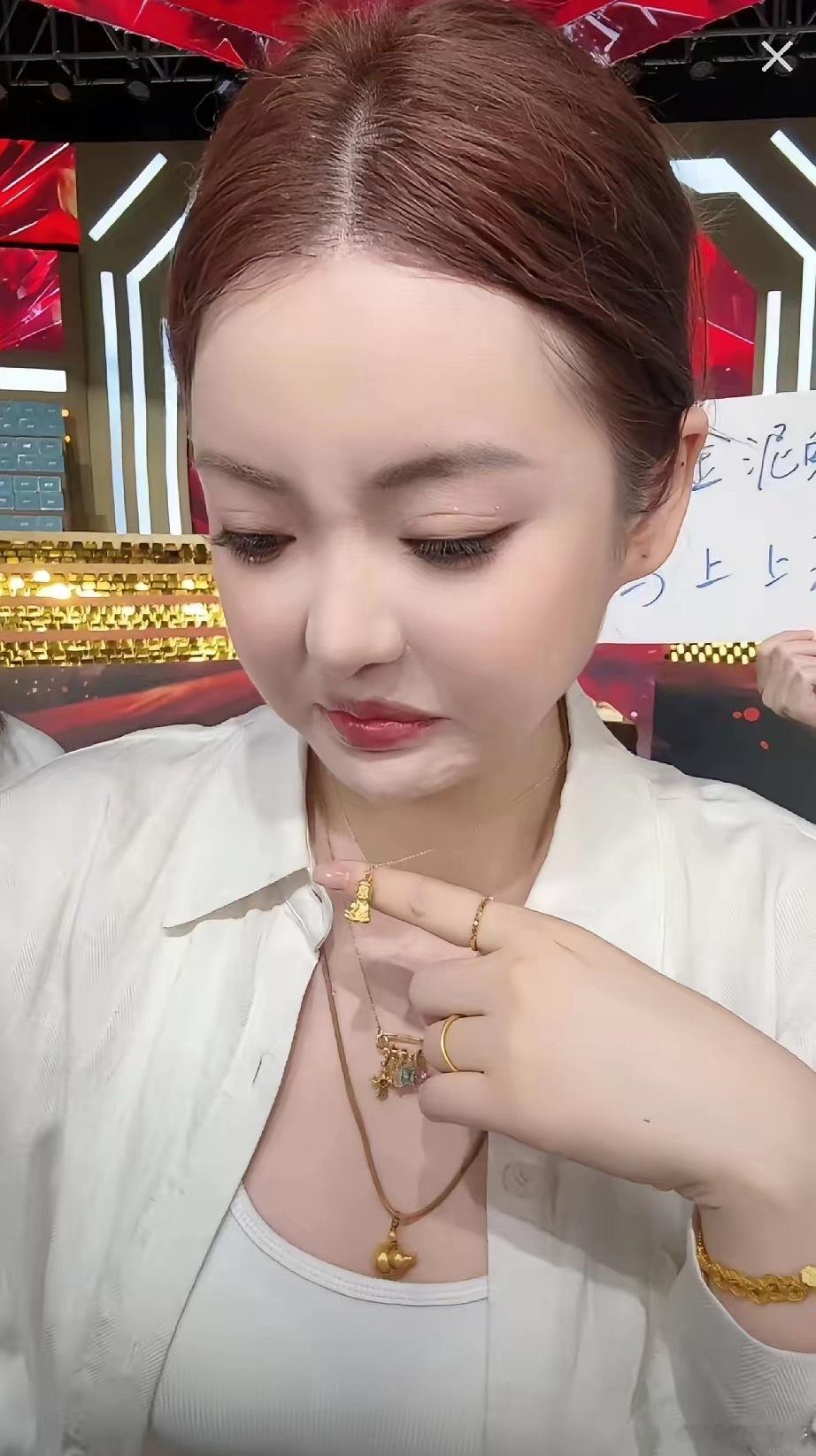 辛选内斗升级:“后辛巴时代”从前不服蛋蛋的主播们,正借“雪大”初瑞雪的旗号打响了