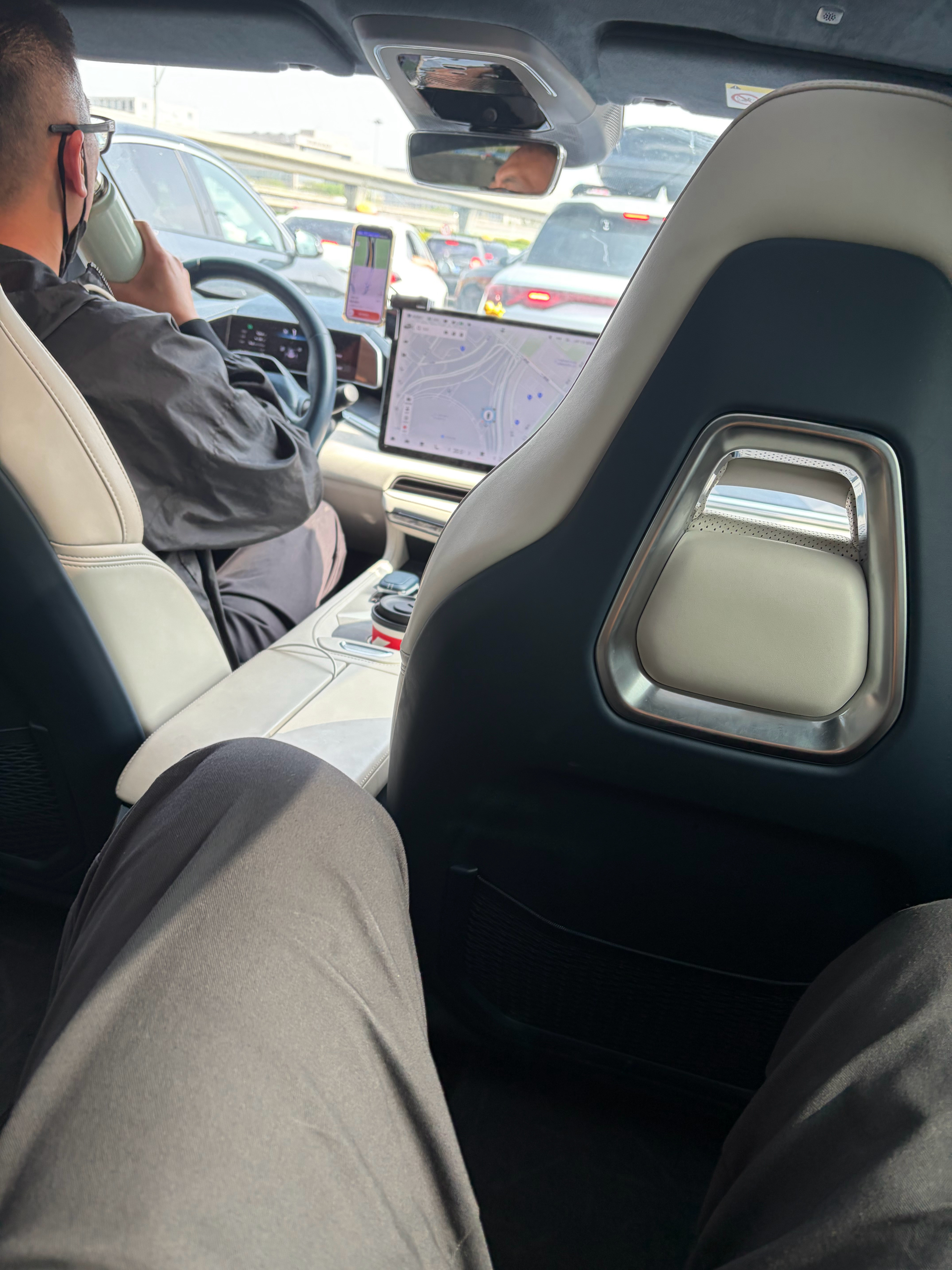 居然打车打到一台极氪001这后排是真比同年代的汉EV舒服啊…尤其是屁股终于不用坐