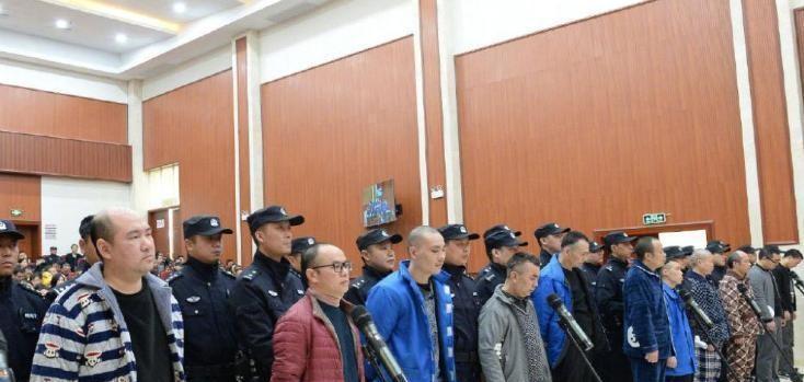 2020年1月，新晃操场埋尸案主犯杜少平被执行了死刑，在被送入死刑执行车仅仅8分