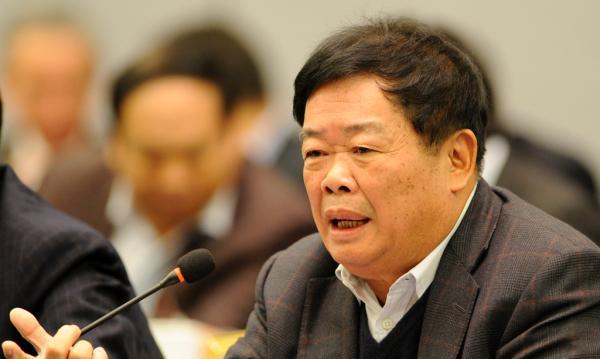 一次，曹德旺接受采访时说：我在中国挣一千万元，要交税国家680万元，拿到手320