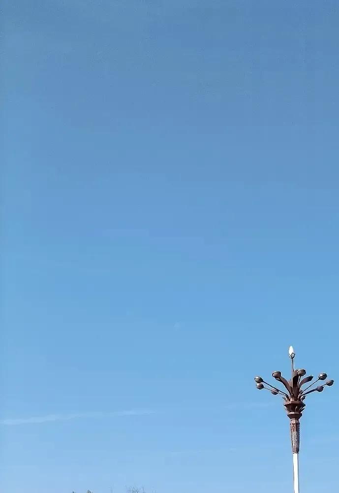 夜班女员工被男同事顺路送回家，被丈夫撞见俩人一起进楼道，当场炸锅，回家冷战半个月