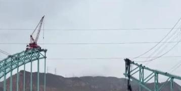 别赖绳断和夜工！工地舅舅叔：抢工期才是罪魁祸首干工程的人都知道，抢工期最要