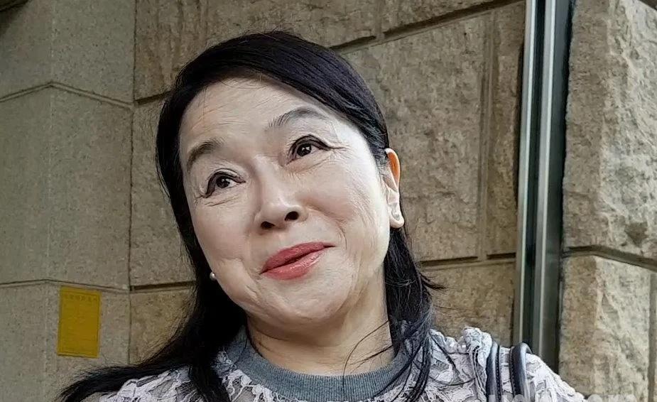 陆配钱丽，今日批台湾社会“处于不健康的治理氛围”，对此周玉蔻跳出来叫嚣，“收容了