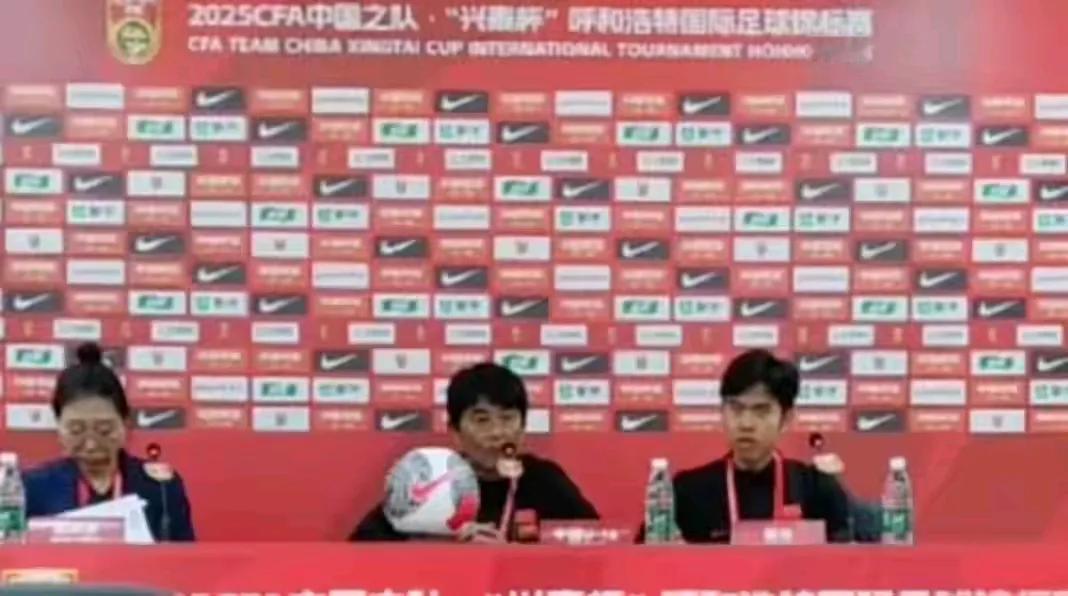 都别争了，浮嶋敏亲自解说了U16国少的战术，他说：本队球员符合高位压迫战术，