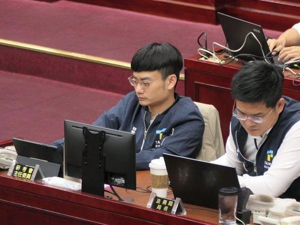 绿女议员硬打殷玮，被强势回击后，发出一“震聋发聩”之语，网炸锅！台北市研考会