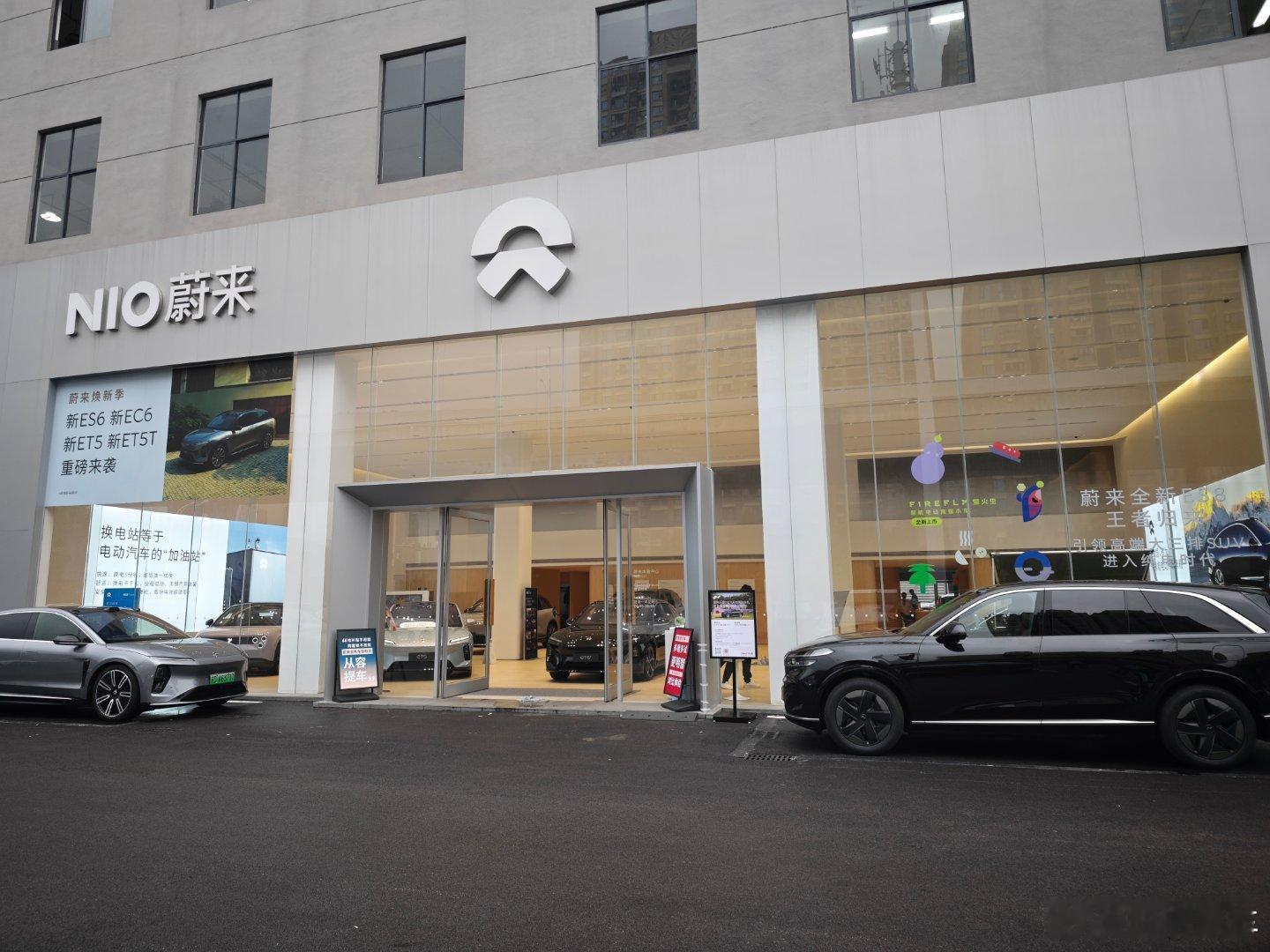 今天刚好没啥事带两个朋友过来试驾一下ES8这是我的第二事业[捂脸哭]说实话