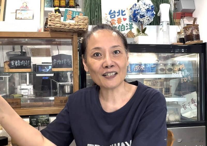 张贴“禁止翁晓玲入内”的店家被曝光国民党立委翁晓玲删减赖清德机要费，遭到绿营