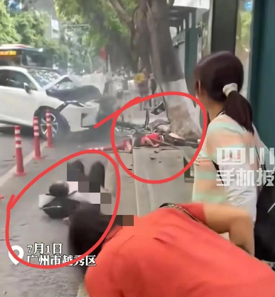 3死3伤！广州司机低头看手机，失控撞人！斜着撞向公交站台，站台还那么长，就几位乘