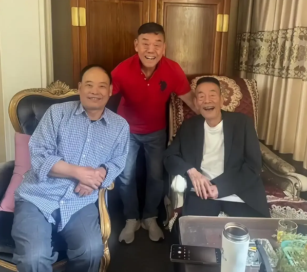 没有任何形式的悼念，赵伟洲还是无法原谅杨少华！原本以为，去年赵伟洲先生拜访杨