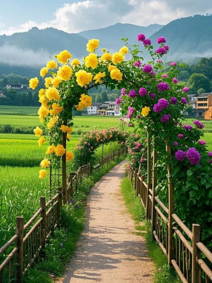 小桥流水人家，背靠青山春暖花开！