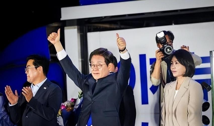 李在明抛出了个大构想，说要建一条从首尔直通北京的高铁。这话听着挺让人热血沸腾的，