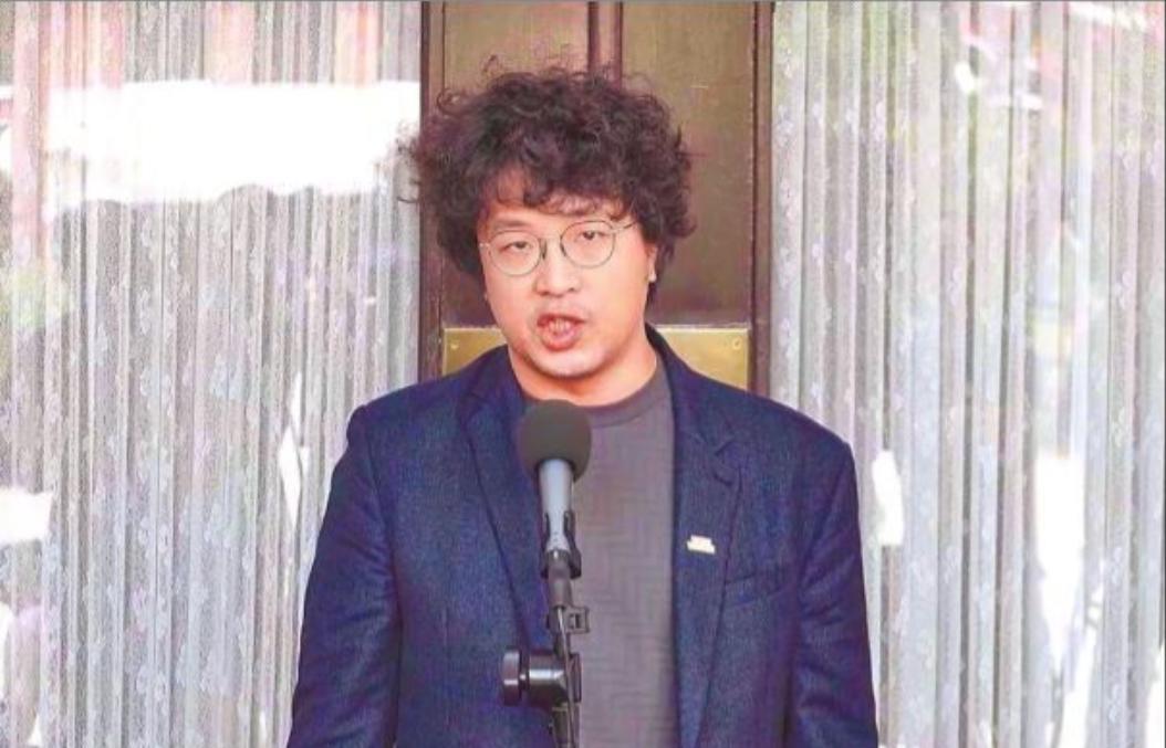 这话听着像在卖惨，但细究起来，他走到今天这一步一点不冤——咱就说说他干的那些