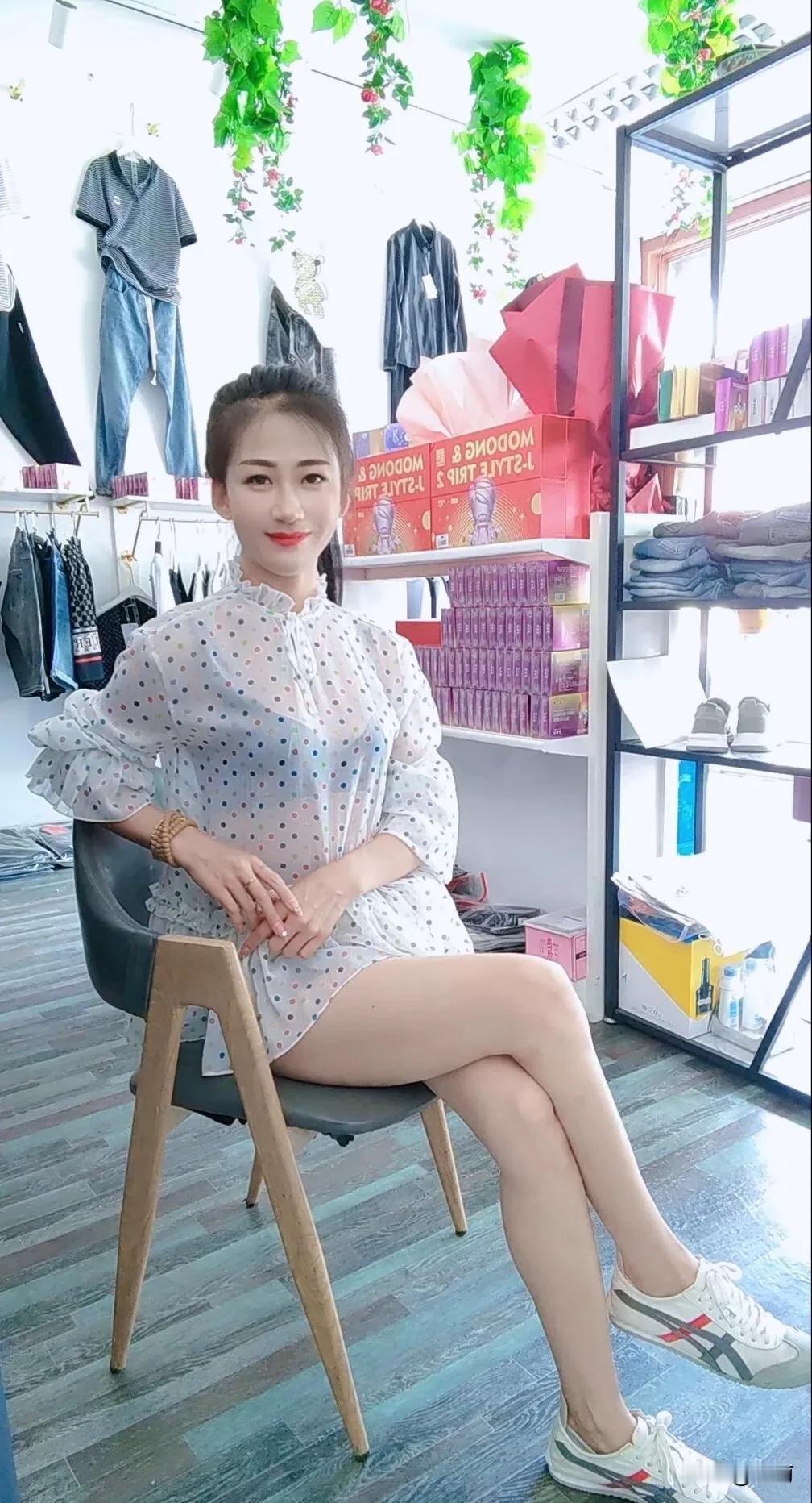 风情万种的女人是什么样的?有没有可能是大长头发呢？嘻嘻