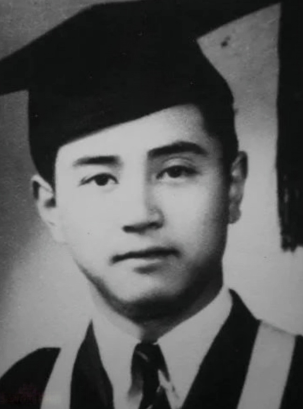 1948年，一名地下党被捕，哥哥专门从香港飞回重庆营救，给特务送上一张空白支票：