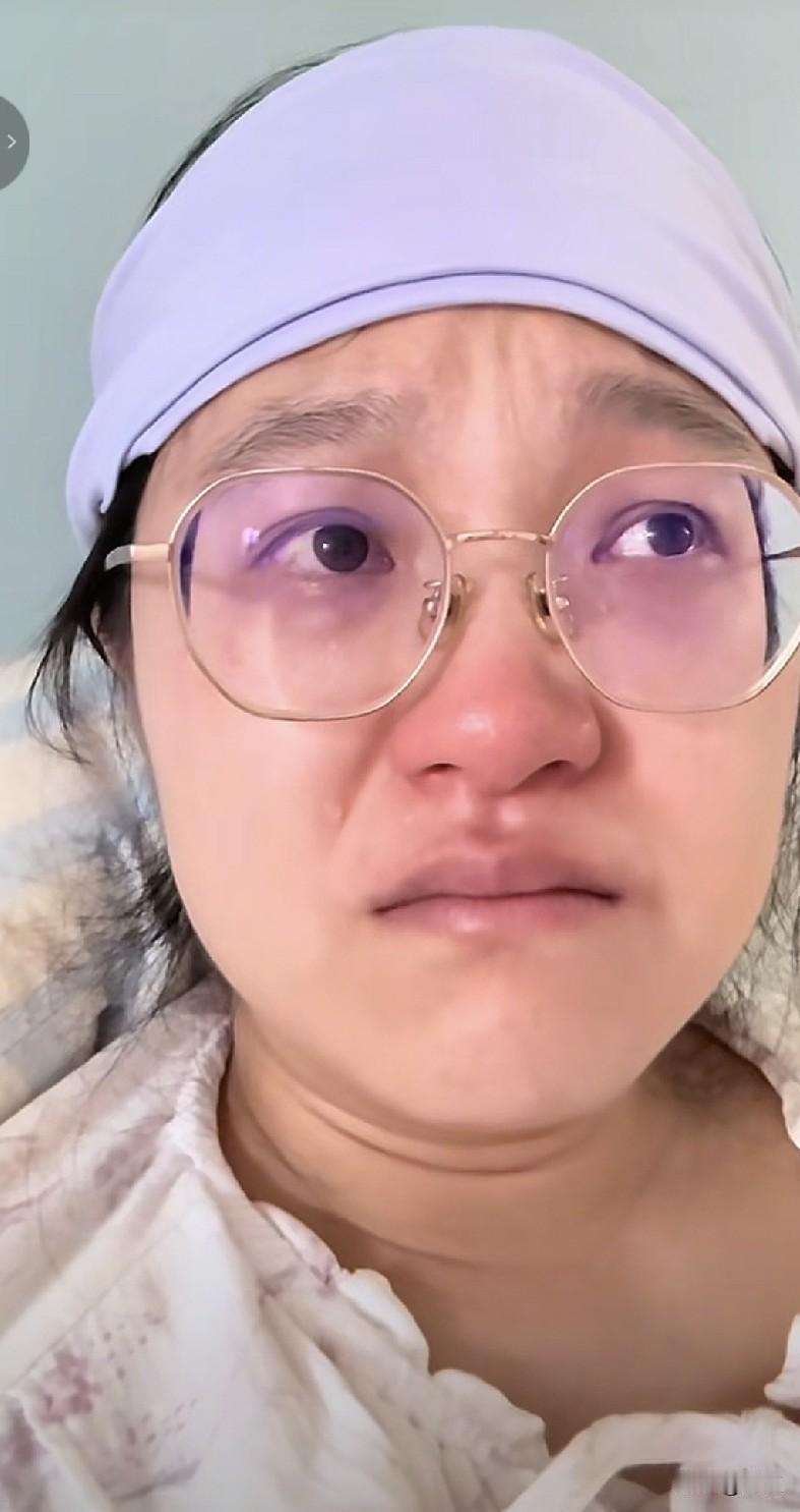 女子说今天是她坐月子的第25天，是她想离婚的第三天。因为三天前她翻东西很偶然的