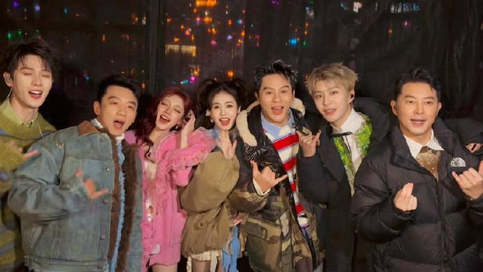 奔跑吧又定了一次档一个“又”字，让跑男粉悲喜交加。但好消息是：至少说明节目还在