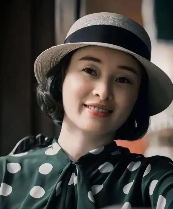 父亲轻声一问会不会送自己去养老院，瞬间让吴越红了眼眶。身为独生女，没有兄弟姐