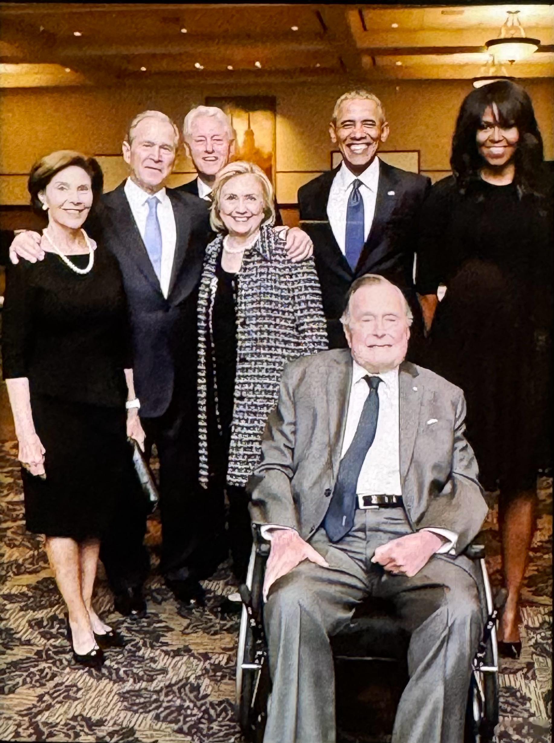 这张照片里的核心人物，用半个世纪塑造了美国的政治轨迹。他们推动的全球化、对外战争