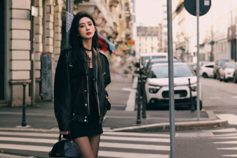 孟子义的黑色小街拍，这感觉是你们想要的吗？