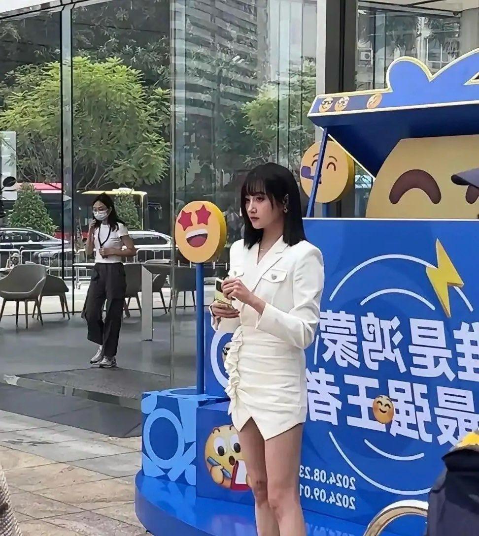 有一说一，鹿晗和关晓彤谈恋爱的这几年，关晓彤是赚大了。虽然是童星出道，也算是老戏