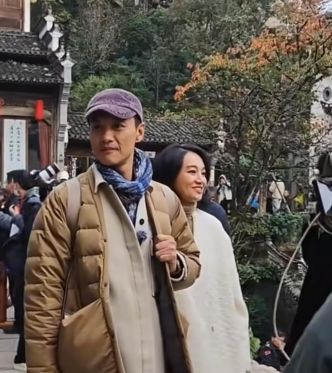 朱丹第一次去见周一围父母，肚子就已经六个月大了。没领证，没办婚礼，连面都没见过。