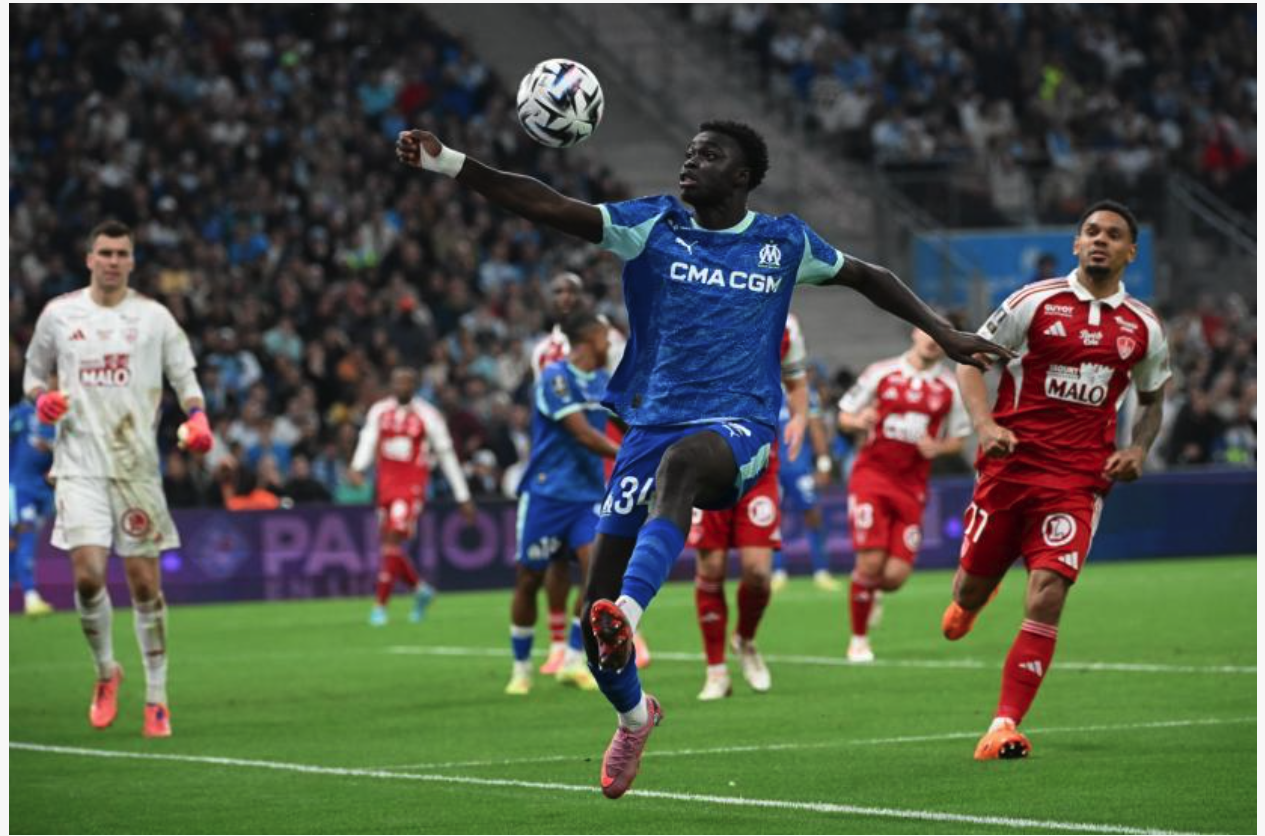 队报: 18岁小将罗比尼奥-瓦兹被边缘化, 马赛考虑冬窗出售