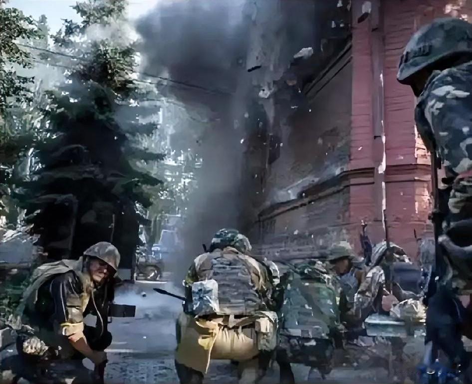 又炸又沉又嚣张，乌军炸了俄两艘油轮后，俄军展开史诗级报复！据俄媒报道，就在乌克兰