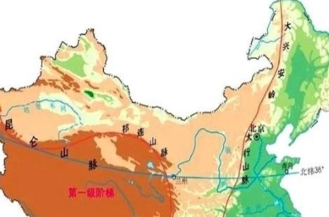 俄罗斯军事专家一句话把老美给干沉默了。他说，美国人到现在才反应过来，中国，是天生