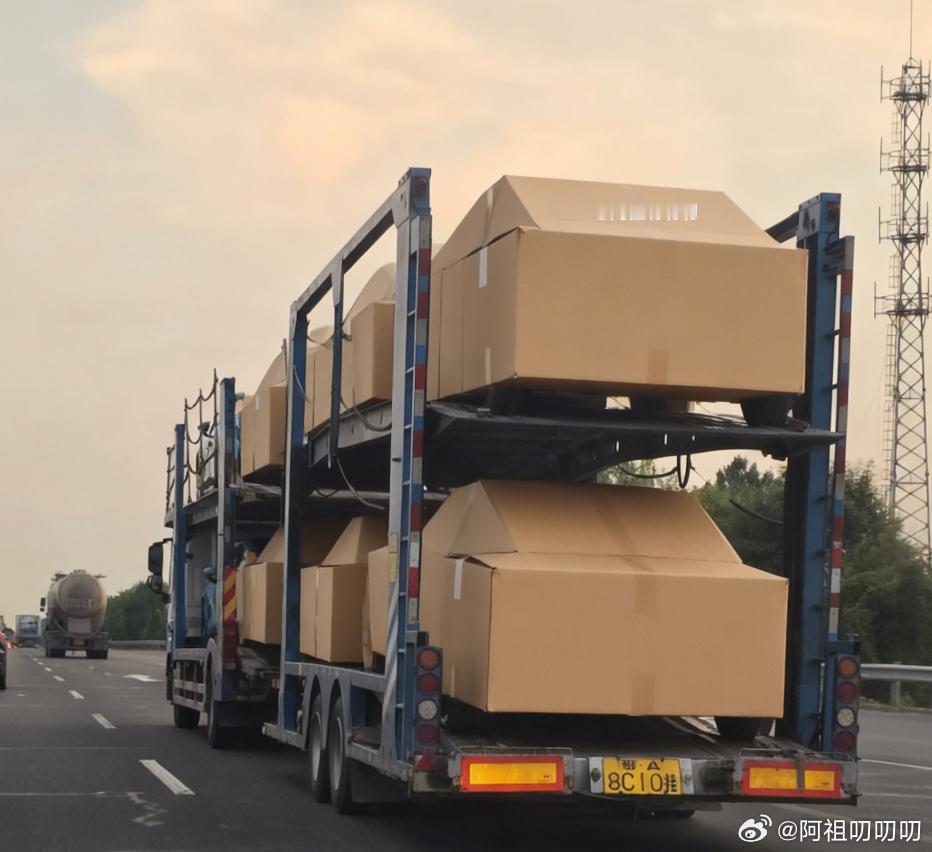 小米汽车回应新车在运输中损伤运输过程中受损很正常，如果发现小划痕就去协商积分补