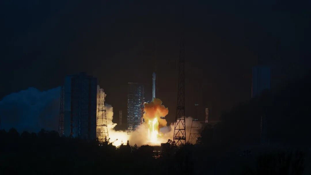 发射！成功！【航天长三乙火箭成功发射天链二号06星】7月23日20时00分，长