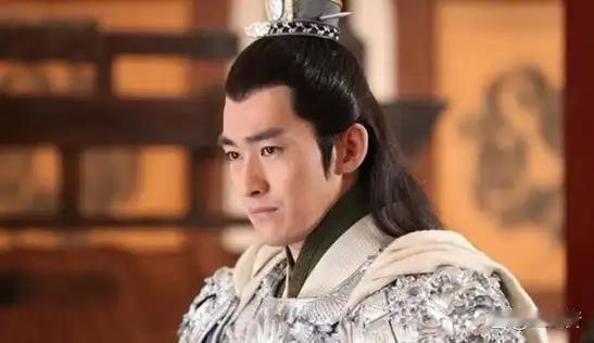 唐朝的时候，有个小兵给将军汇报之时，看到将军身旁的小妾貌美如花，立马就被吸引住了