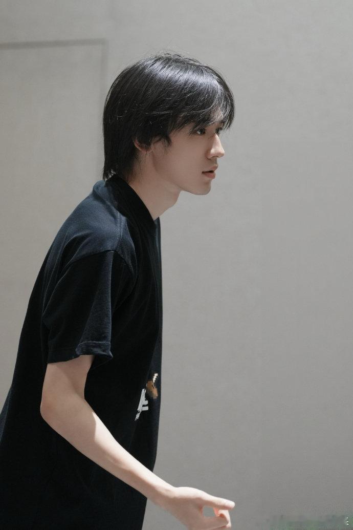 宋亚轩也是吃上了会粤语的红利宋亚轩上国乐无双belike：别人是来比赛的，我是