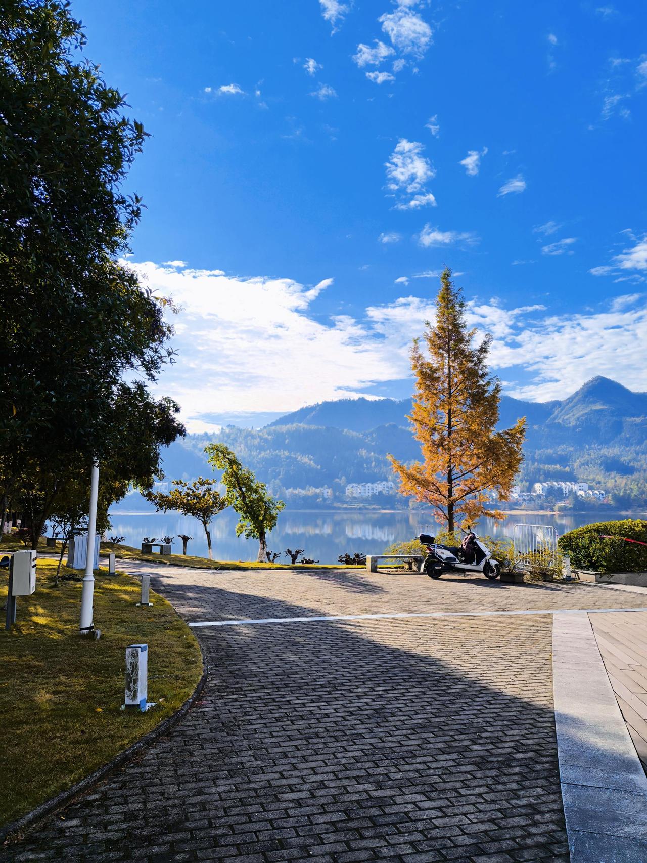 接待了一个高一的学生家长，孩子这次期中考试的时候物理考砸掉了，都没有考到班级的平