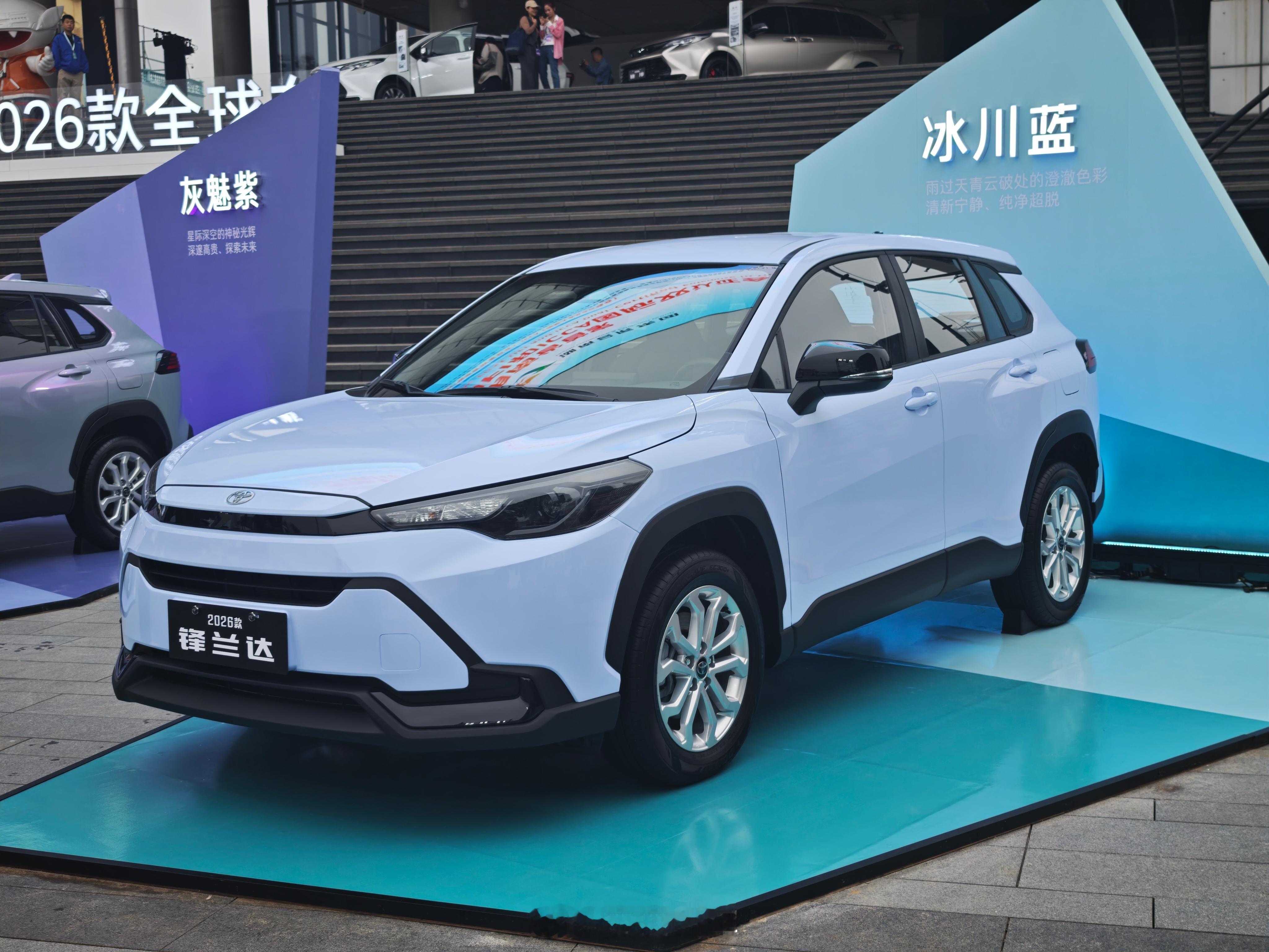 广汽丰田推出4款2026款新车，侧重油车用户，主打“入门即超配”。其坚持油电并行