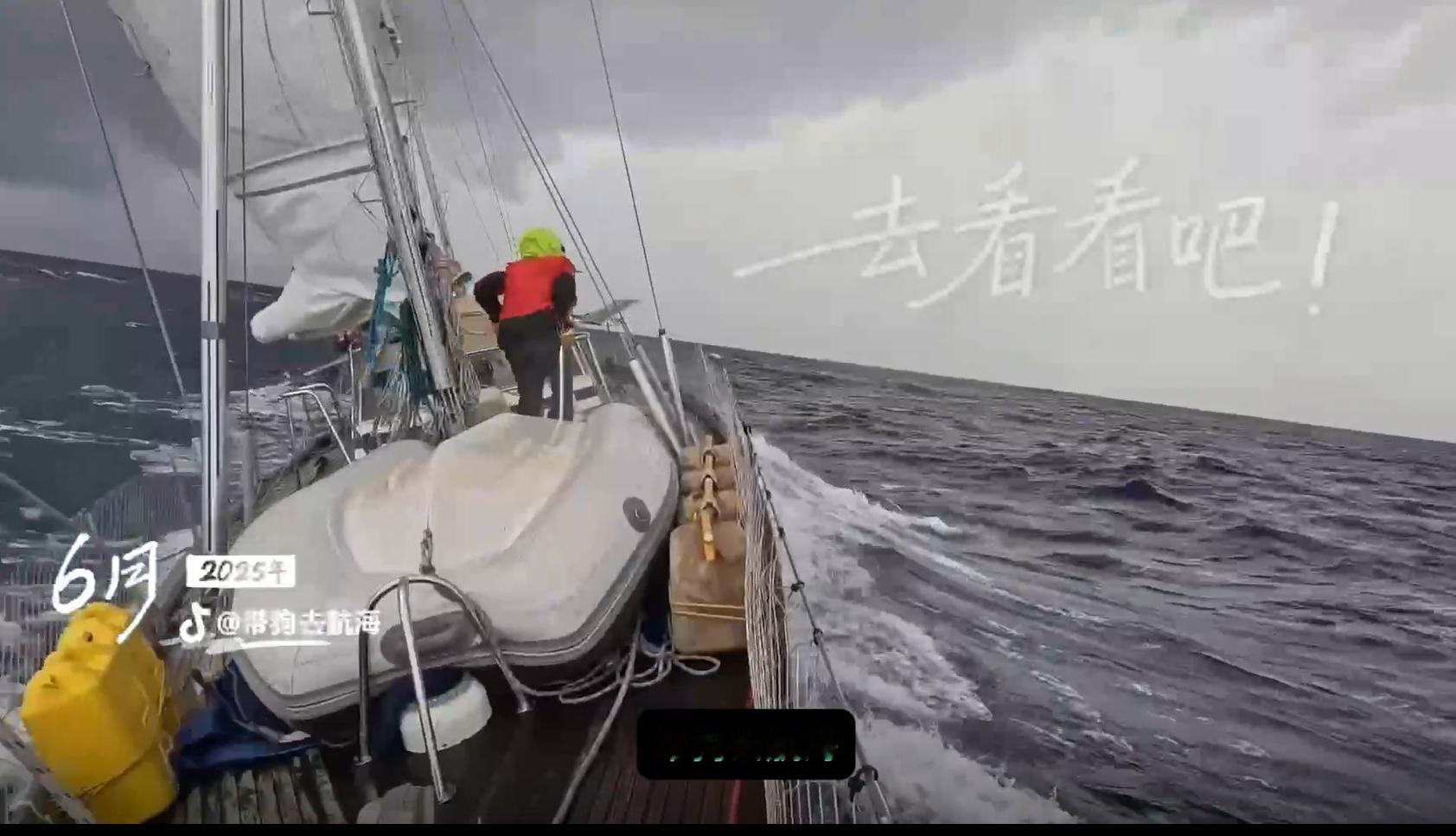 2025的旅行高光时刻走进内蒙古呼伦贝尔大草原，与牧民一起放牧。看着成群的牛羊