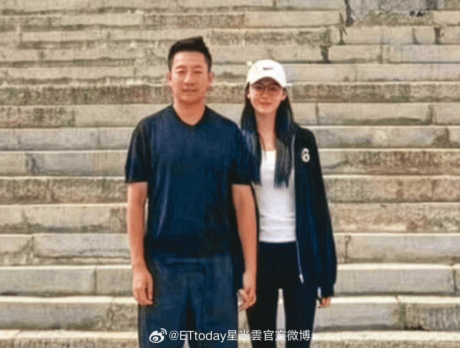 张颖颖爆料汪小菲我觉得感情最好的状态，是双向奔赴，而不是单方面的索取捆绑，两个人