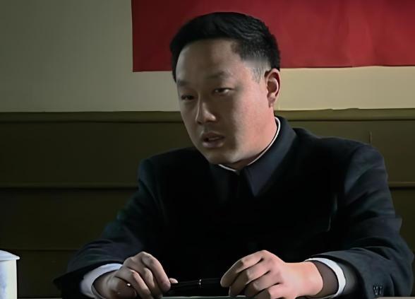 1946年8月15日，上海江湾刑场，万里浪被处决，过程特别解气。说白了，19